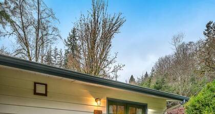 Cozy Winter Getaway w/ Sauna and BBQ