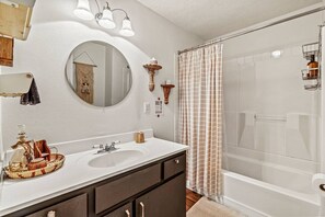 Sèche-cheveux, serviettes fournies