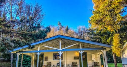 Colorful and Fun Getaway for Four - Unique Northwest Vacation Rentals