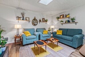 Een open haard en boeken