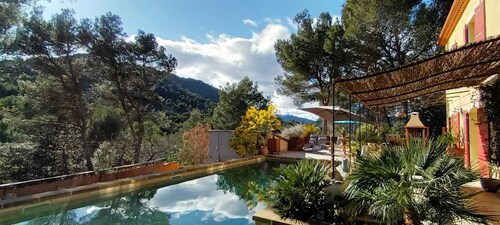 Maison Climatisée Avec Piscine au Calme