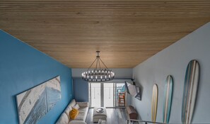 Smart TV, books, computer monitors - Crystal Sands 311B - Updated! Beachfront! Pool! Free Beach Service! (Destin)