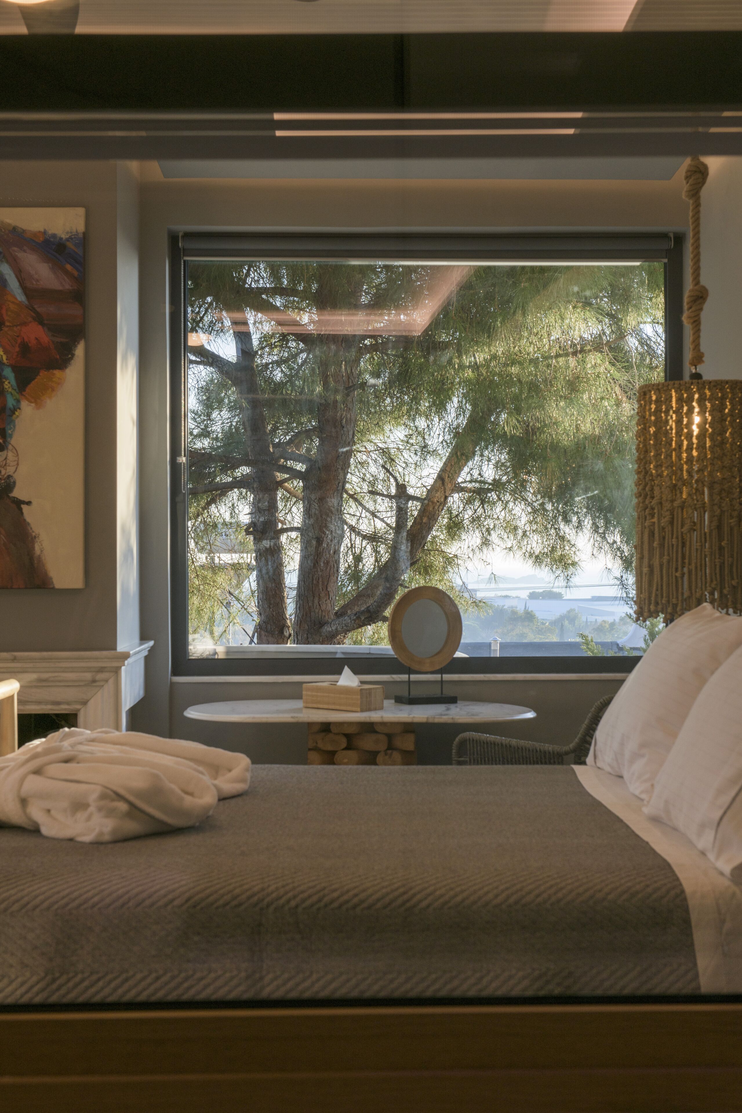 设计开间套房, 1 张大床, 海景, 池畔 | 埃及棉床单、高档床上用品、记忆海绵床垫、客房内保险箱