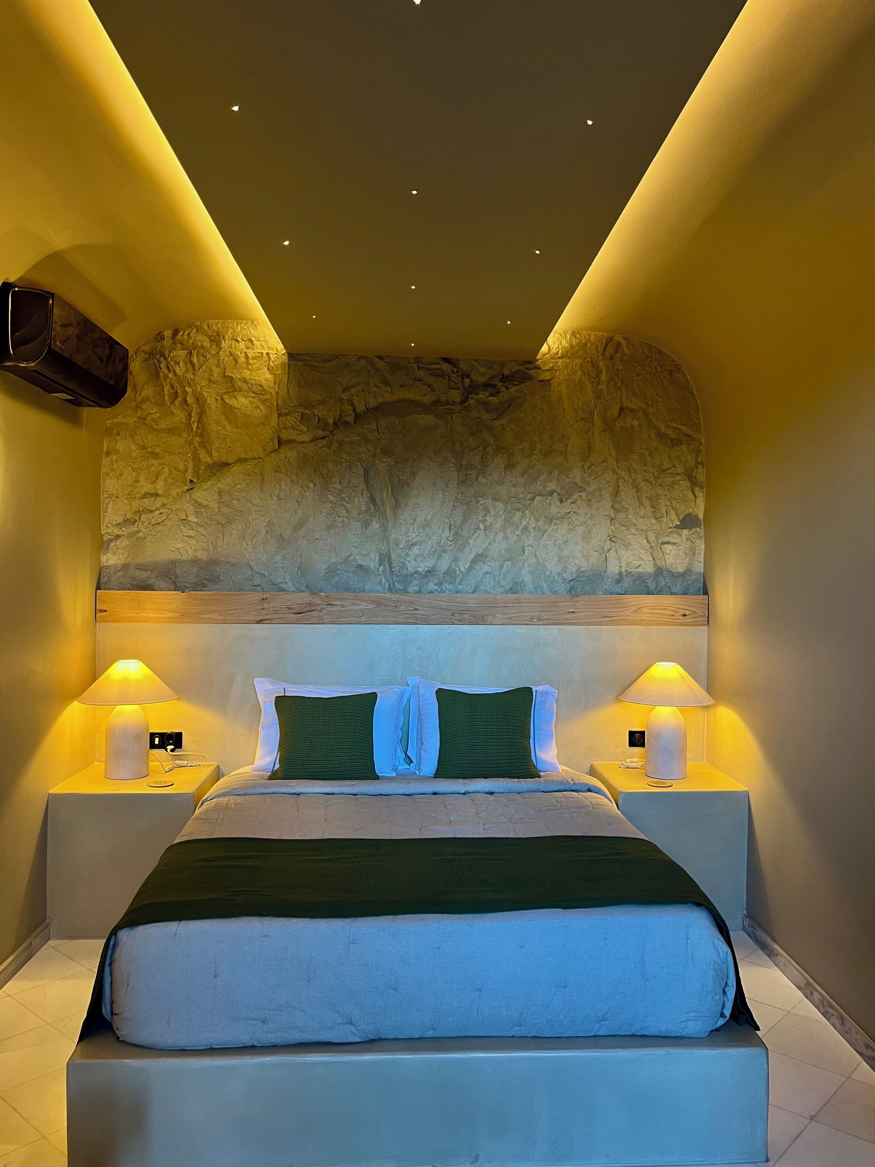 Deluxe Studio Suite, 1 Queen Bed, Garden View, Garden Area | Egyptian cotton sheets, premium bedding, memory foam beds, in-room safe