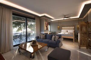 Design Στούντιο-Σουίτα, 1 Queen Κρεβάτι, Θέα στη Θάλασσα, Στην πισίνα | Σεντόνια από αιγυπτιακό βαμβάκι, κλινοσκεπάσματα υψηλής ποιότητας 