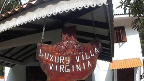 Unclassified image, 2 of 19, button - Villa Luxury Virginia With Pool and Garden (Gonapinuwala)