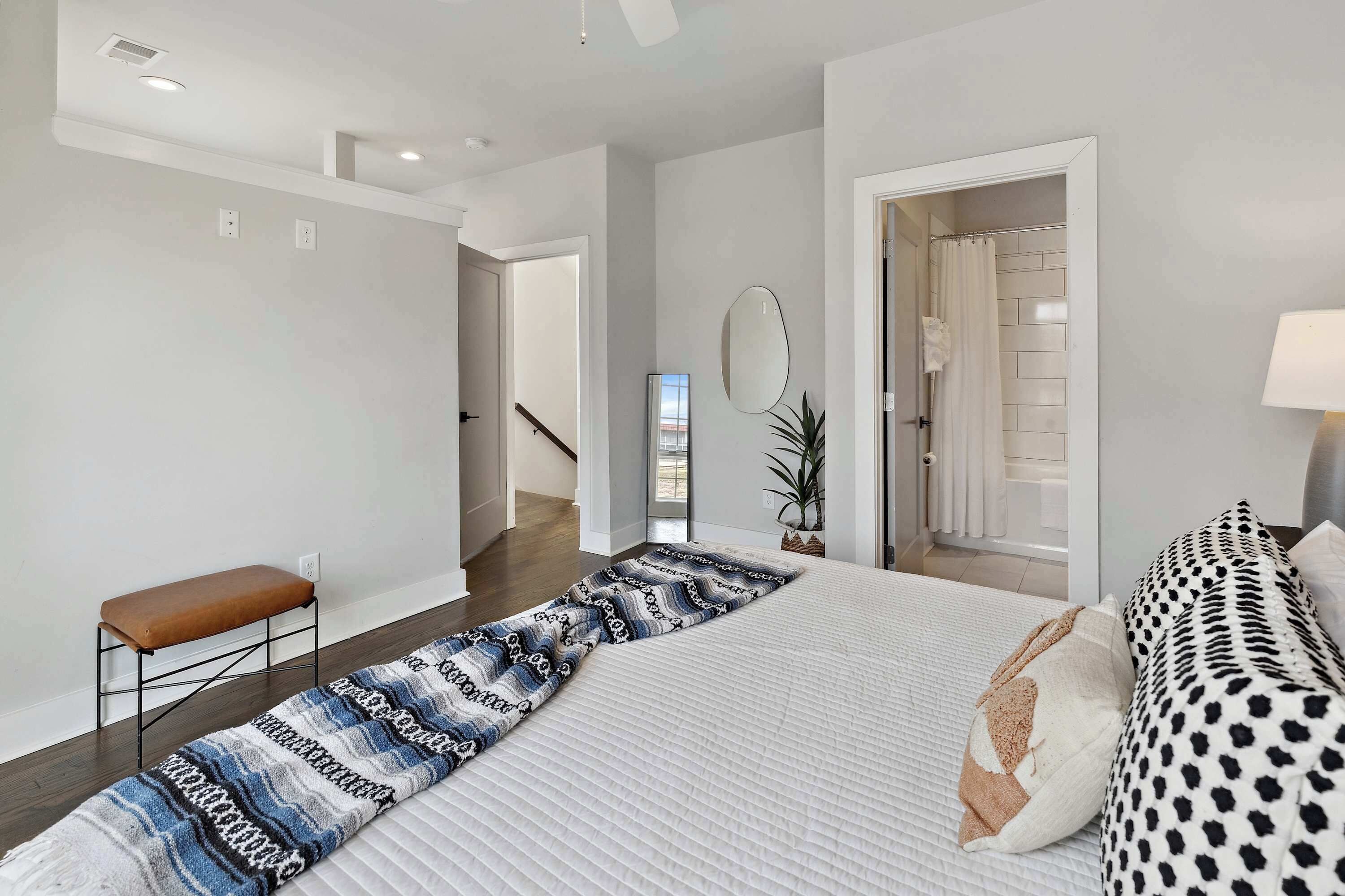 4 chambres, fer et planche à repasser, lit parapluie, Wi-Fi