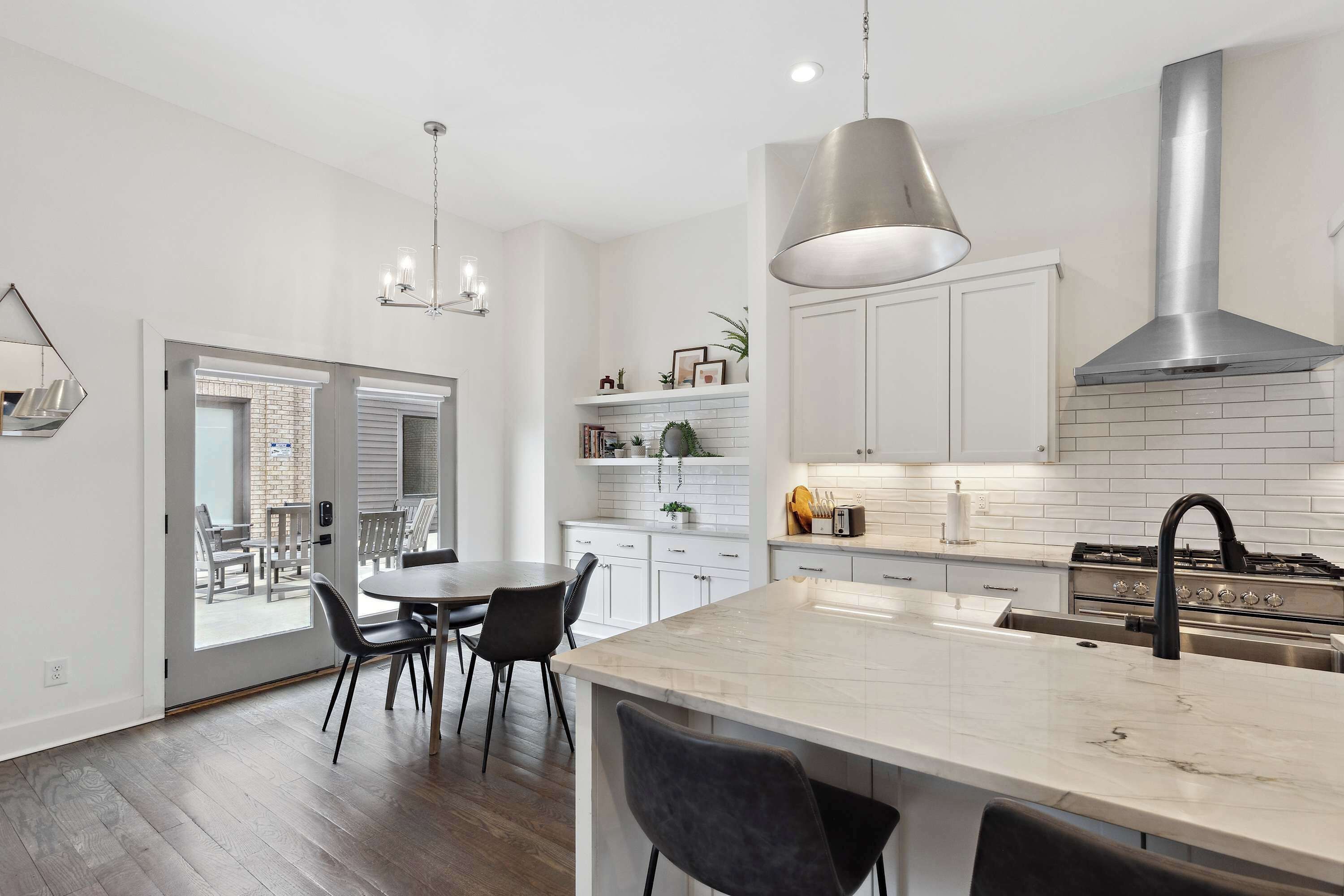 冰箱、微波炉、烤箱、炉灶