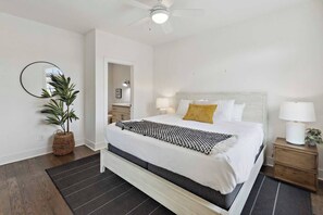 8 Schlafzimmer, Bügeleisen/Bügelbrett, Reisekinderbett, WLAN