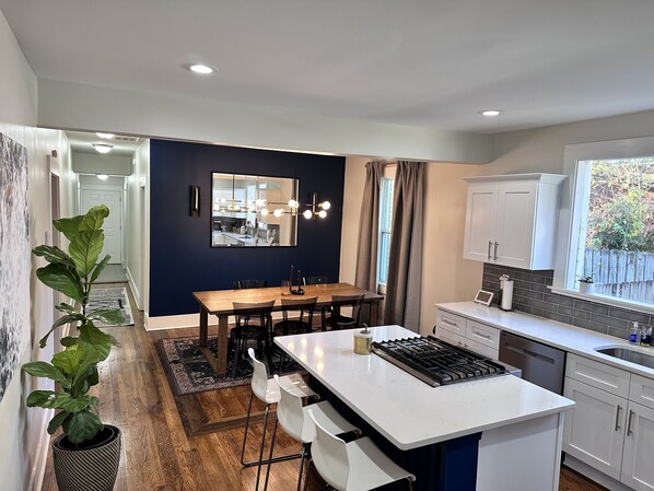 Mikrowelle, Ofen, Herdplatte, Geschirrspüler