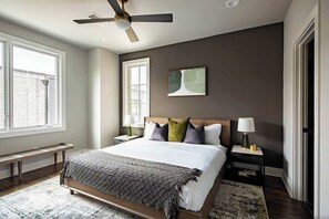 4 bedrooms, iron/ironing board, travel cot, WiFi - Stylish West End Stay • Rooftop & Patio (Nashville)