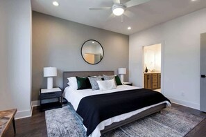 4 bedrooms, iron/ironing board, travel cot, WiFi - West End Escape • Balcony • Near Broadway (Nashville)