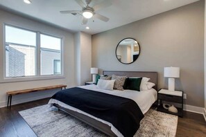 4 bedrooms, iron/ironing board, travel cot, WiFi - West End Escape • Balcony • Near Broadway (Nashville)