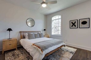 4 Schlafzimmer, Bügeleisen/Bügelbrett, Reisekinderbett, WLAN