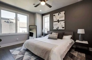 8 bedrooms, iron/ironing board, travel cot, WiFi - West End Stay • 2 Homes • Near Broadway (Nashville)