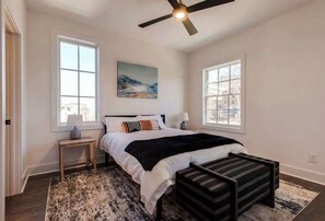 4 chambres, fer et planche à repasser, lit de bébé portatif, Wi-Fi