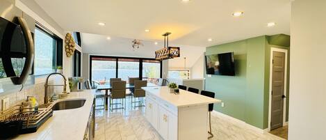 Frigorífic, microones, forn i placa de cuina