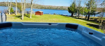 Serenity at Lake Joseph | Lakefront•Hot Tub•Ski