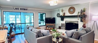 Relaxing Lakefront Cottage on LKN - Sleeps 8, kayaks, dock, fire-pit, and more!