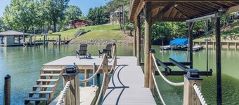 Serene Lake Norman Escape-Sleeps 8, Pet-friendly, private dock, kayaks,& firepit