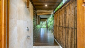 Property grounds - Stu’s Lookout - Stunning Views (Wongaling Beach)