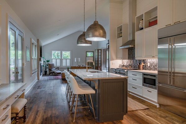 Fridge, microwave, oven, dishwasher - Three Bedroom House Downtown on South Lamar Walk to the Square and Campus (Oxford)