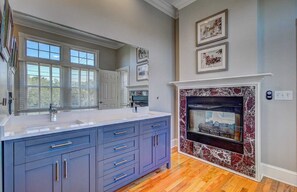 Interior - 29 Ocean Point Avantstay Luxe Kitchen, Balcony (Isle of Palms)