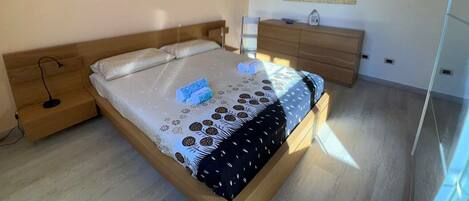 3 室のベッドルーム、アイロン / アイロン台、WiFi、ベッドシーツ