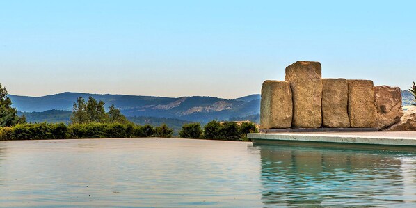 A heated pool - Nice home in Saint Saturnin les Apt (Saint Saturnin les Apt)