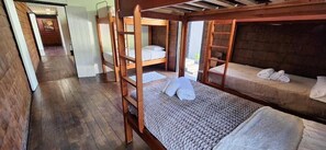 4 chambres, coffres-forts dans les chambres, Wi-Fi, draps fournis