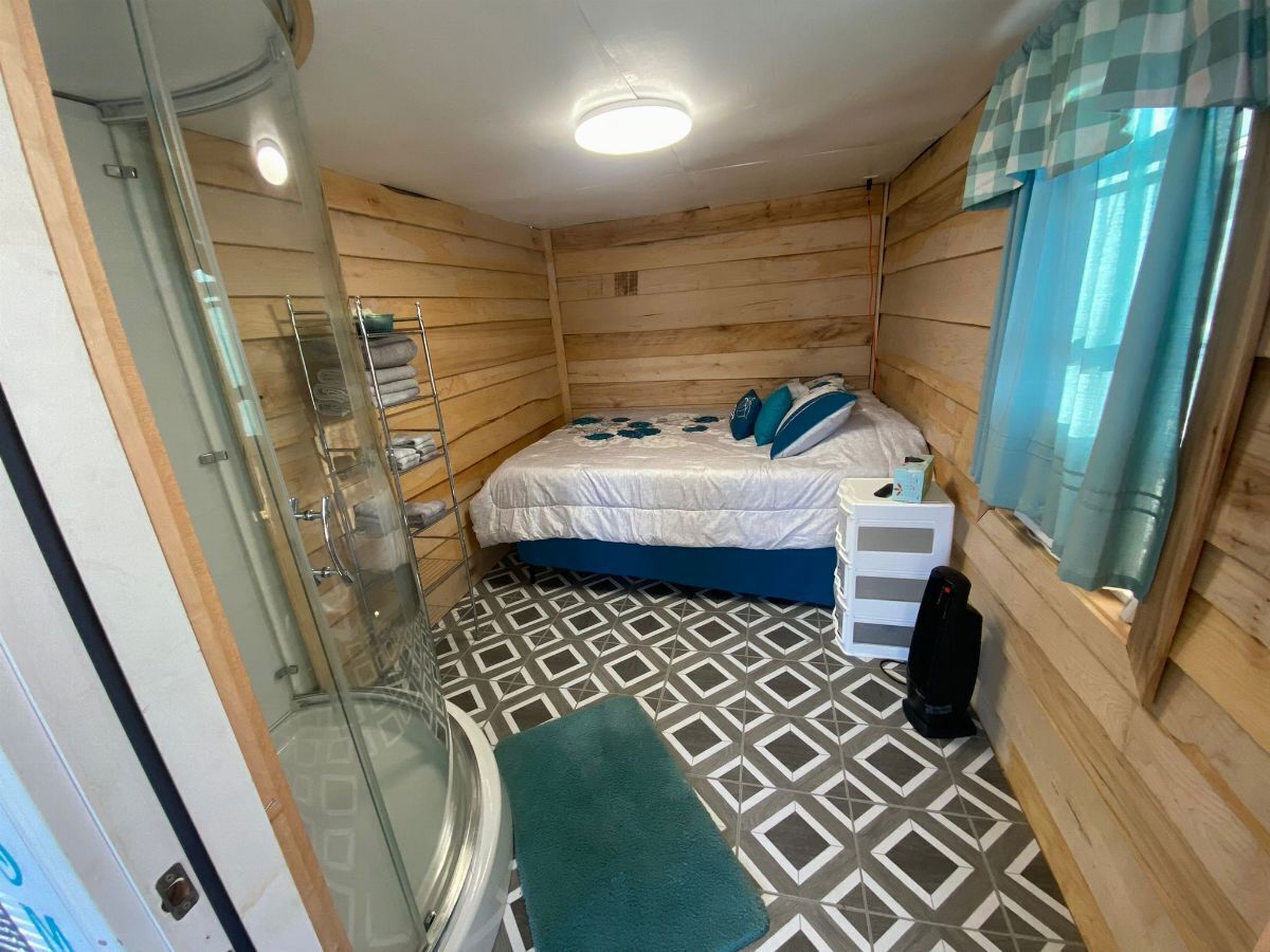 2 bedrooms, travel crib, free WiFi, bed sheets