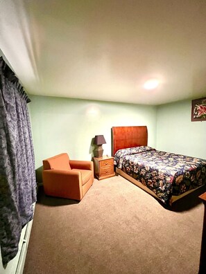 Standard Single Room, 1 Bedroom | Free WiFi, bed sheets - Your Motel (Ypsilanti)