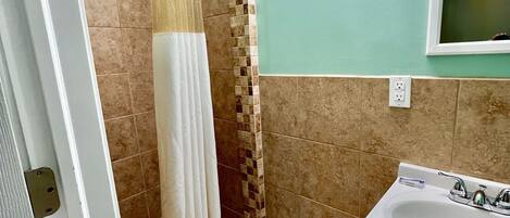 Habitación individual estándar, 1 habitación | Baño | Toallas y jabón