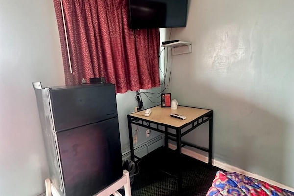 Standard-Einzelzimmer, 1 Queen-Bett, Nichtraucher | Kostenloses WLAN, Bettwäsche
