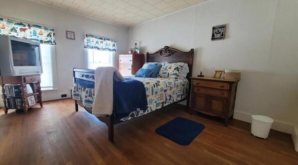 4 quartos, Wi-Fi de cortesia, roupa de cama