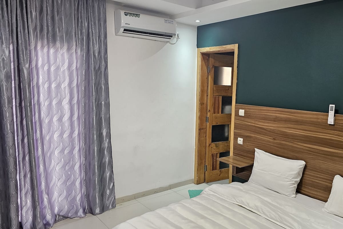 In-room safe, desk, laptop workspace, blackout curtains