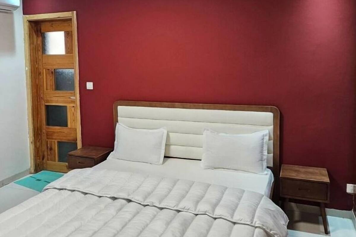 Senior Double Room | In-room safe, desk, laptop workspace, blackout drapes