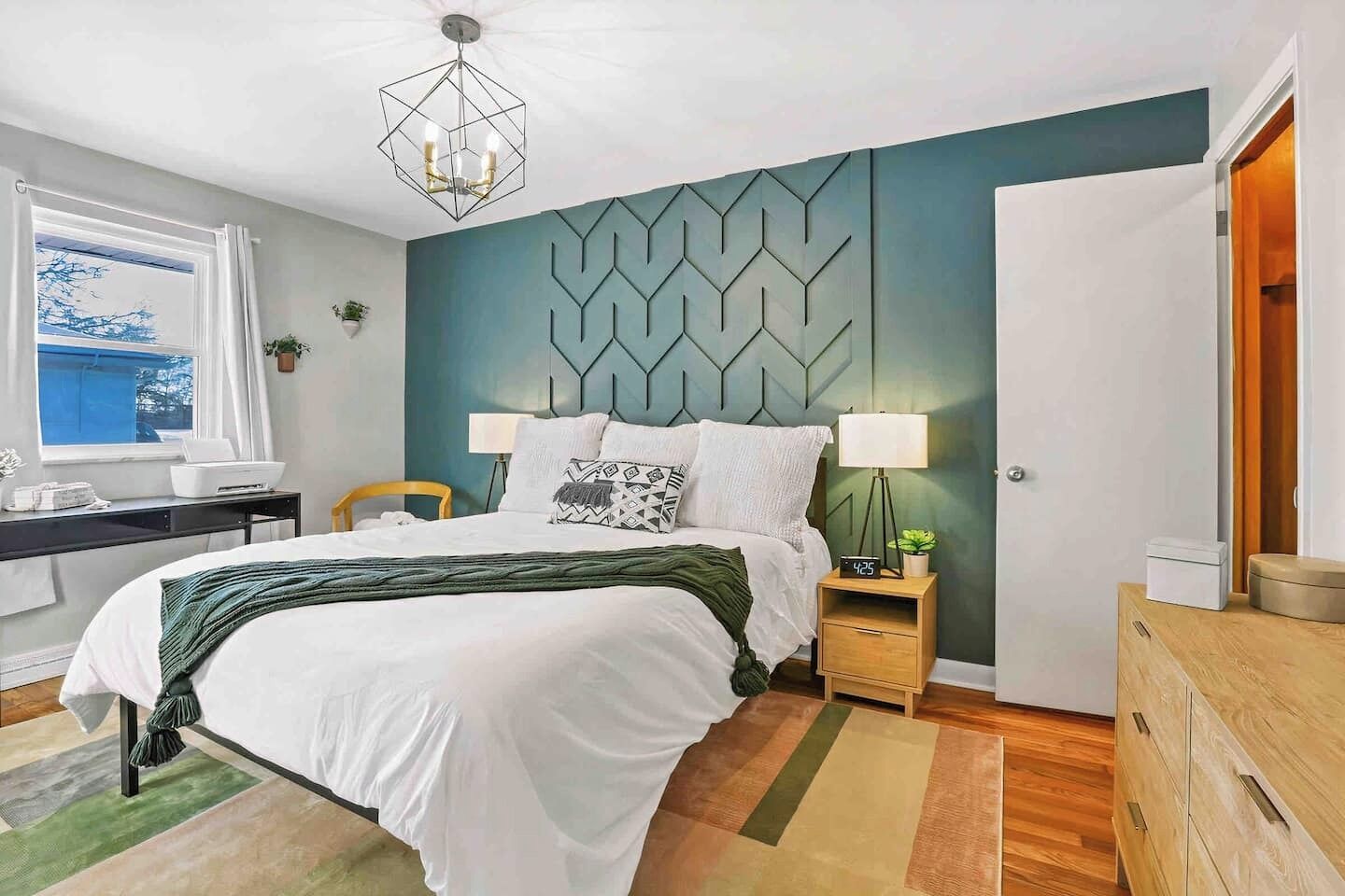 2 bedrooms, iron/ironing board, travel crib, free WiFi