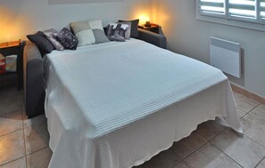 3 bedrooms, travel crib, free WiFi, bed sheets - Amazing home in Vedène (Vedène)