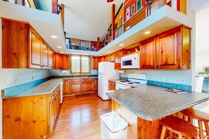 Fridge, microwave, oven, stovetop - Spacious & secluded home with private hot tub, billiards, fireplaces, & deck (Lead)