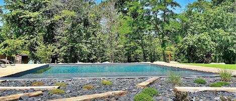 Lämmitetty uima-allas