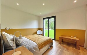 4 bedrooms, travel cot, free WiFi, bed sheets