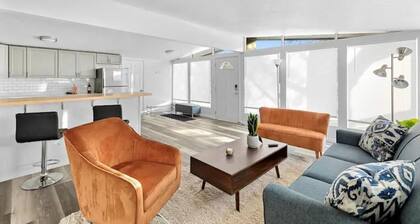 Bright, Stylish & Pet Friendly 2 Bedroom Home!