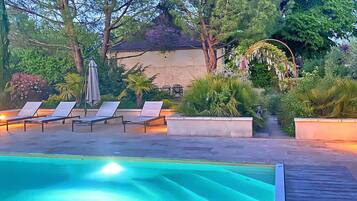 Een verwarmd zwembad