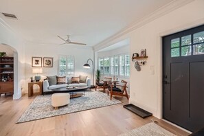 獨棟房屋, 多張床 (Northwood Haven) | 起居區