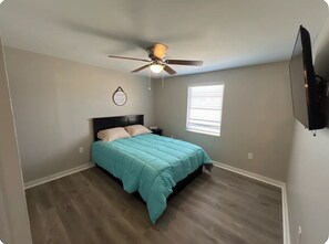 3 bedrooms, iron/ironing board, WiFi, bed sheets