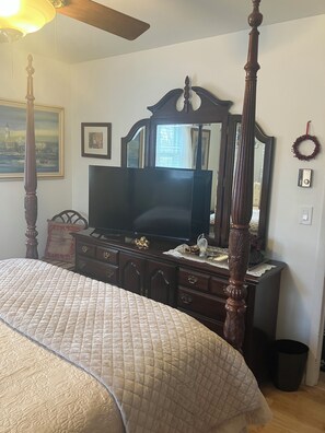 2 slaapkamers, een strijkplank/strijkijzer, gratis wifi, beddengoed