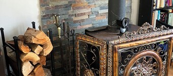  Warm cozy country cottage nestled beneath the mountains, woodstove, Catskill