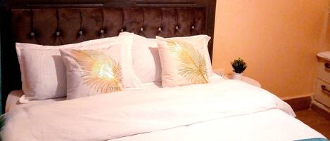 2 dormitoris, planxa i posts de planxar, wifi i roba de llit