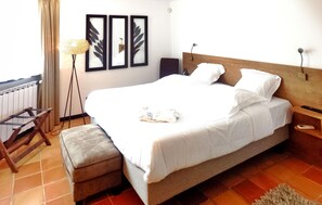 11 bedrooms, travel crib, free WiFi, bed sheets - Stunning home in La Fouillade (La Fouillade)